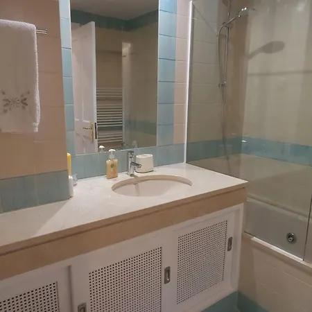 Апартаменты Terrase With Pool,balcony And Parking Эшторил